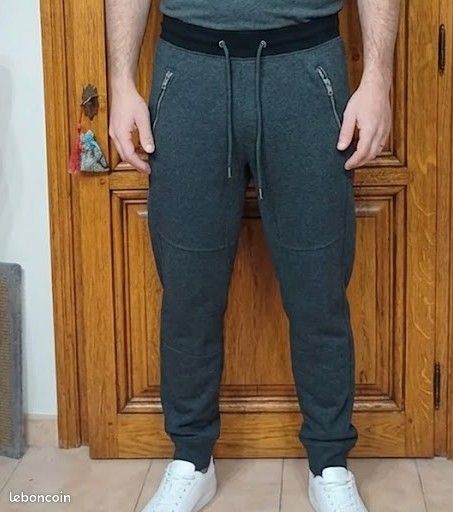 Jogging noir taille M marque Pull&Bear (image 1)