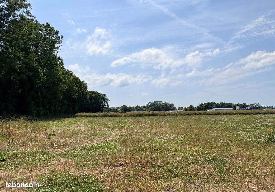 Terrain 727 m² · à Freneuse · 95 000 €