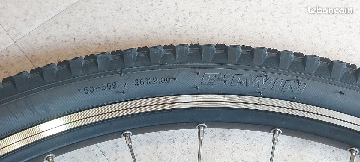 Roue avant VTT 26" NEUVE complète (Pneu B'Twin + Chambre à air) (image 4)