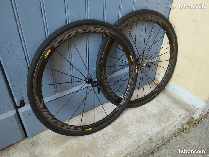 Roues carbone Mavic Cosmic sl 40 a pneus vélo route course carbone