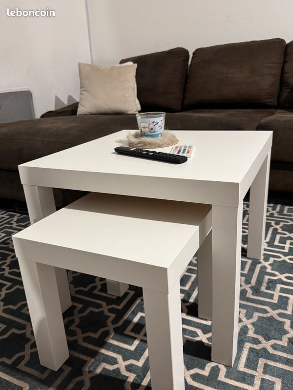 Lot de deux tables blanches IKEA (image 1)