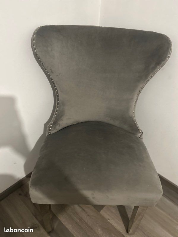 10 Chaises capitonnées (image 1)
