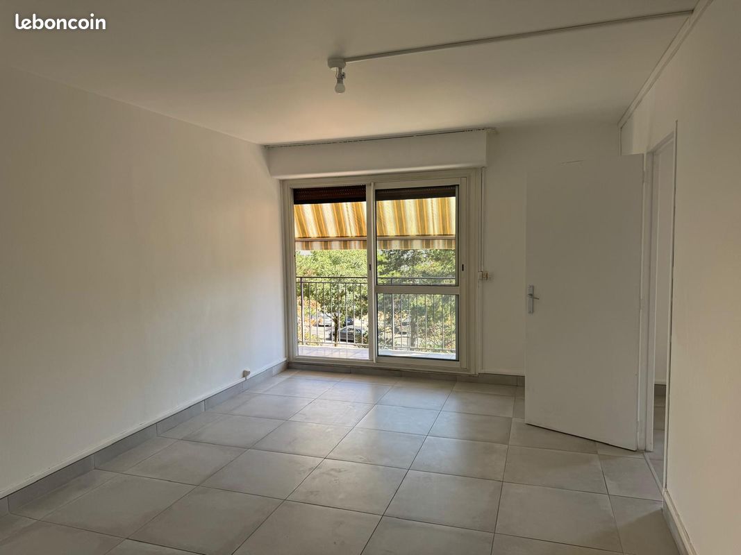 Appartement 4 pièces 70 m² · à Rillieux-la-Pape · 69,8 m² · 1 100 €