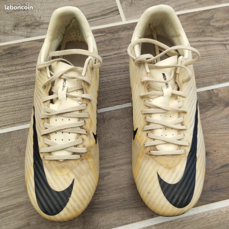 Chaussures foot Nike (image 1)