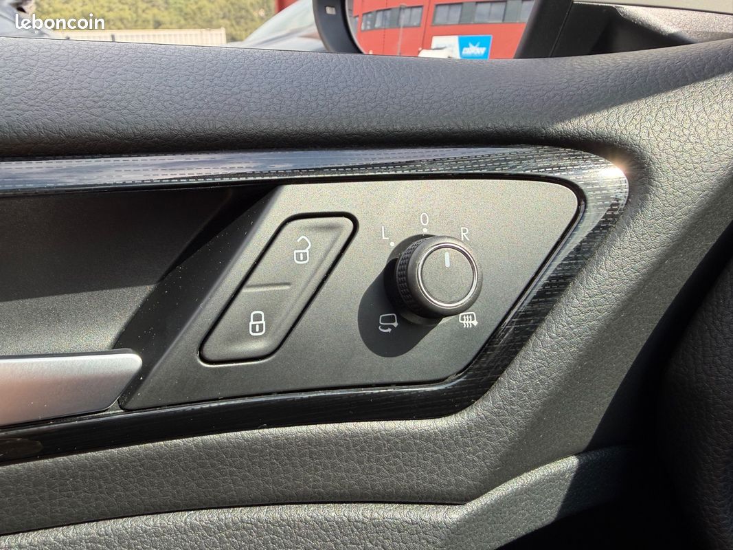 Volkswagen Golf VII Berline Carat BMT DSG CAMERA/CARPLAY/RADARS AV&ARR/ACCÈS ET DÉMARRAGE SANS CLÉ (image 15)