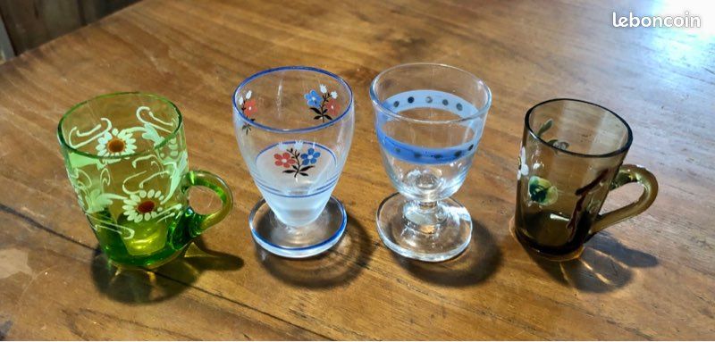 9 ANCIENS petits verres à liqueur au décor floral de tulipes émaillés EUR 20,00 - FR