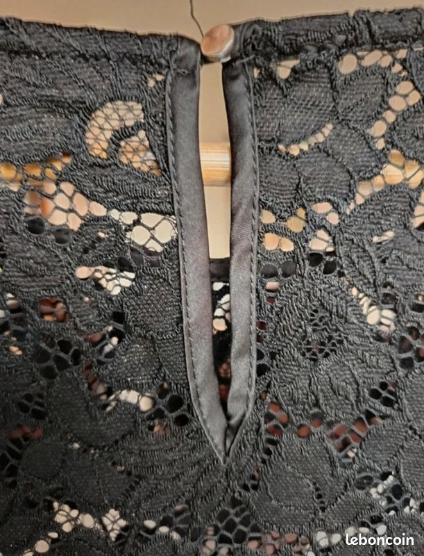 Top Dentelle Noir - Taille 38, Marque T.O.P., Occasion Très Bon état