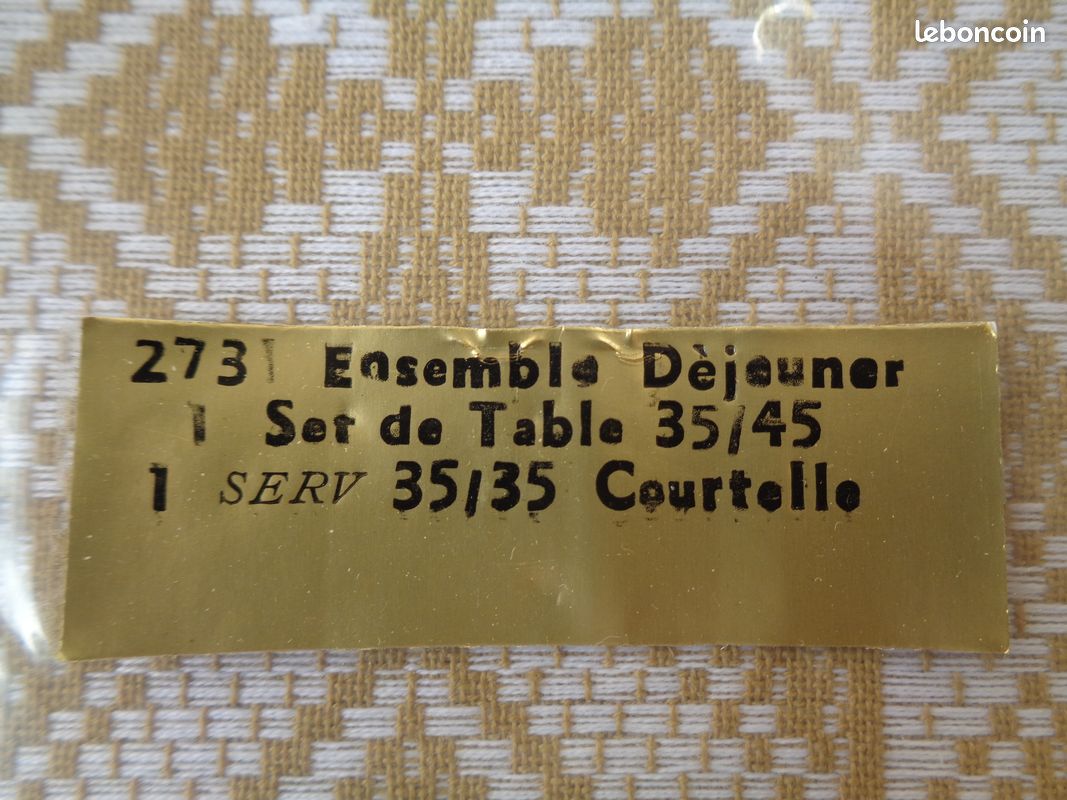 Set de table et serviette assortis neufs (image 2)