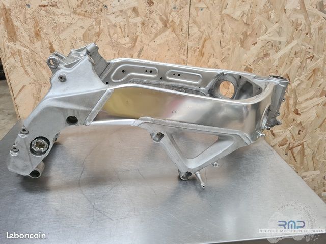 Cadre avec carte grise Aprilia RSV4 2009 à 2014 (image 2)