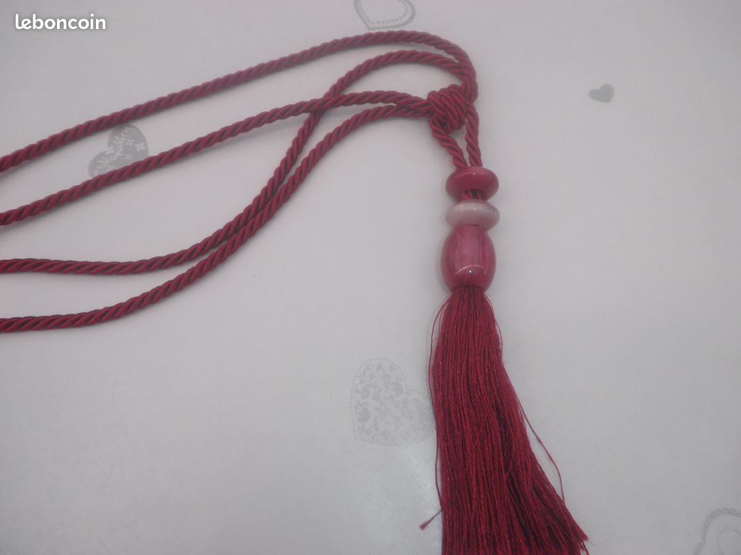 Rideau rouge (image 2)