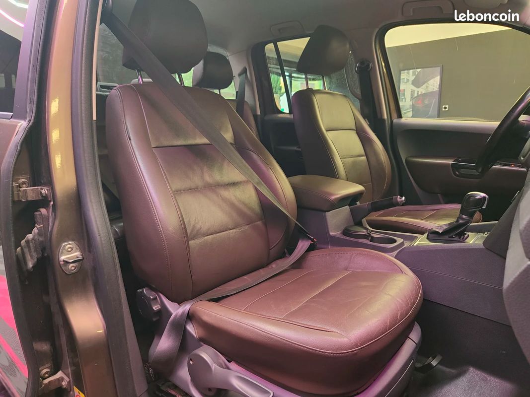 VOLKSWAGEN AMAROK HIGHLINE Double Cabine 2.0 BiTDi 180cv 4Motion - Historique d'entretien - Caméra - Attelage - Sièges chauffants en cuir - (image 21)