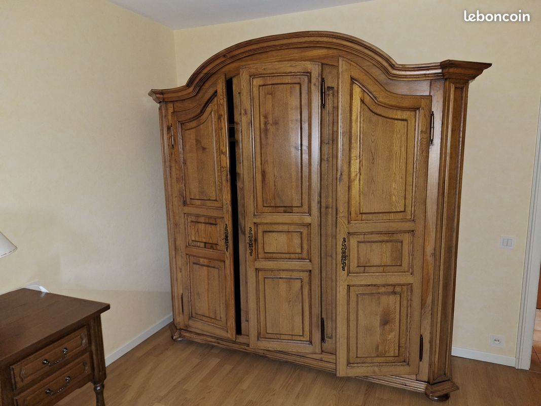 Armoire 3 portes bois chêne massif (image 1)