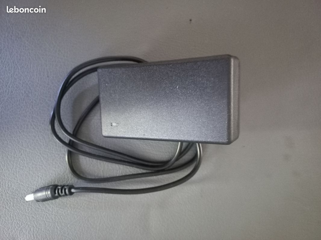 Chargeur lion 16.8v (image 2)