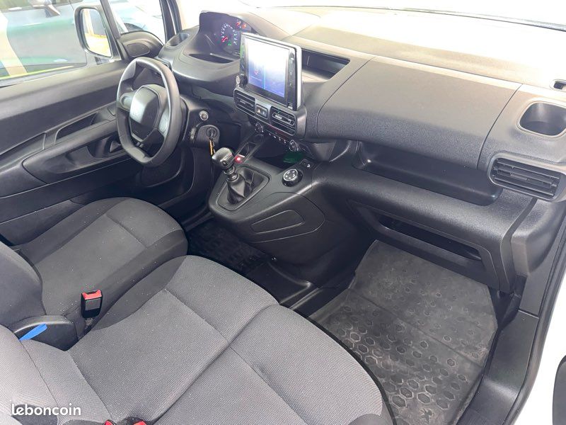 Peugeot PARTNER III (2) 1.5 BLUEHDI 100 S&S BVM6 GRIP 3 PLACES - TVA RÉCUPÉRABLE - (image 3)