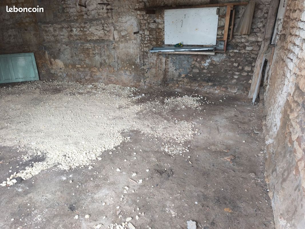 Garage · à Pons · 35 000 €