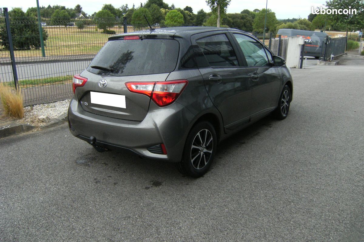 TOYOTA YARIS 1.5e 110ch BOITE AUTOMATIQUE PREMIERE MAIN (image 4)