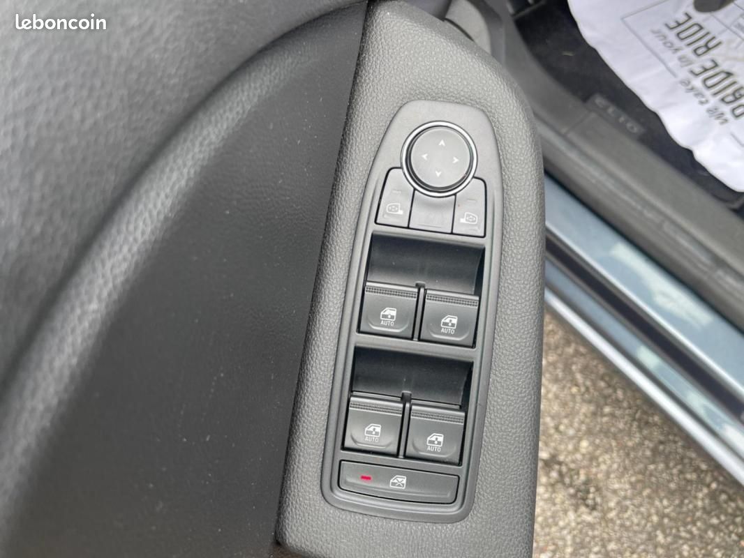 Renault Clio V E-Tech 140 - 21N Limited (image 22)