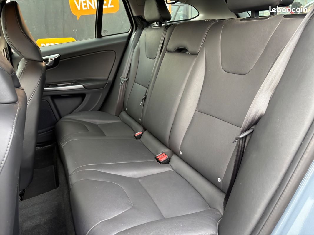 VOLVO V60 CROSS-COUNTRY 2.0 150ch PLUS D3 GEARTRONIC ENTRETIEN CONSTRUCTEUR (image 8)