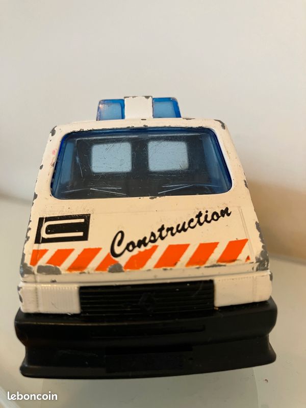 Miniature Voiture Renault Master T35 1984 - Échelle 1/45 - Marque Majorette - Occasion Bon état