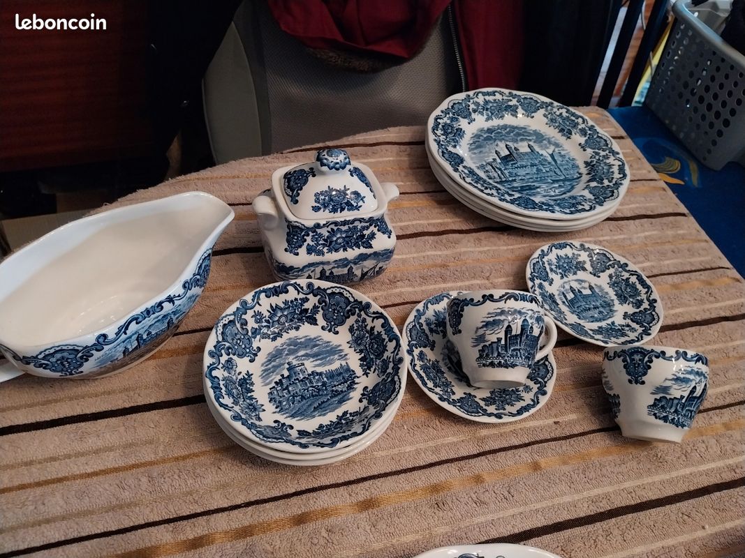 Lot De 2 Assiettes Creuses Wedgwood Patrician - Faïence Moulée à Guirlande - Angleterre - Occasion