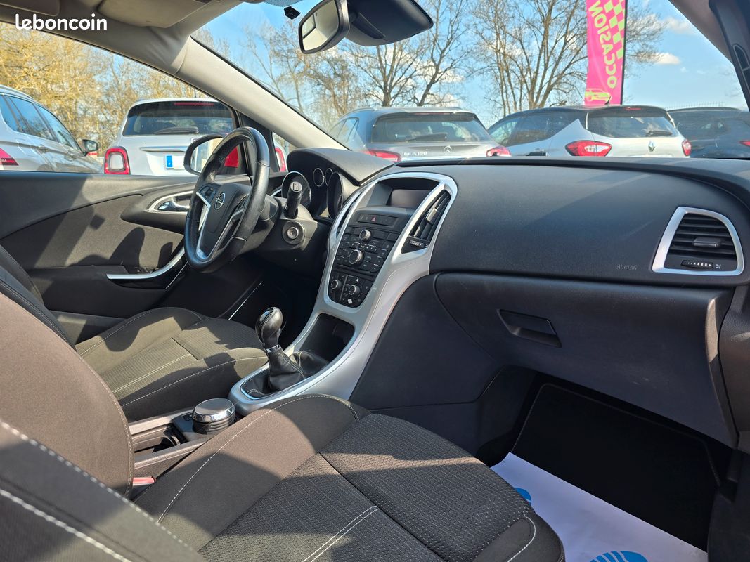 OPEL Astra J Hatchback (F68) 1.7 CDTI 125 cv (image 5)
