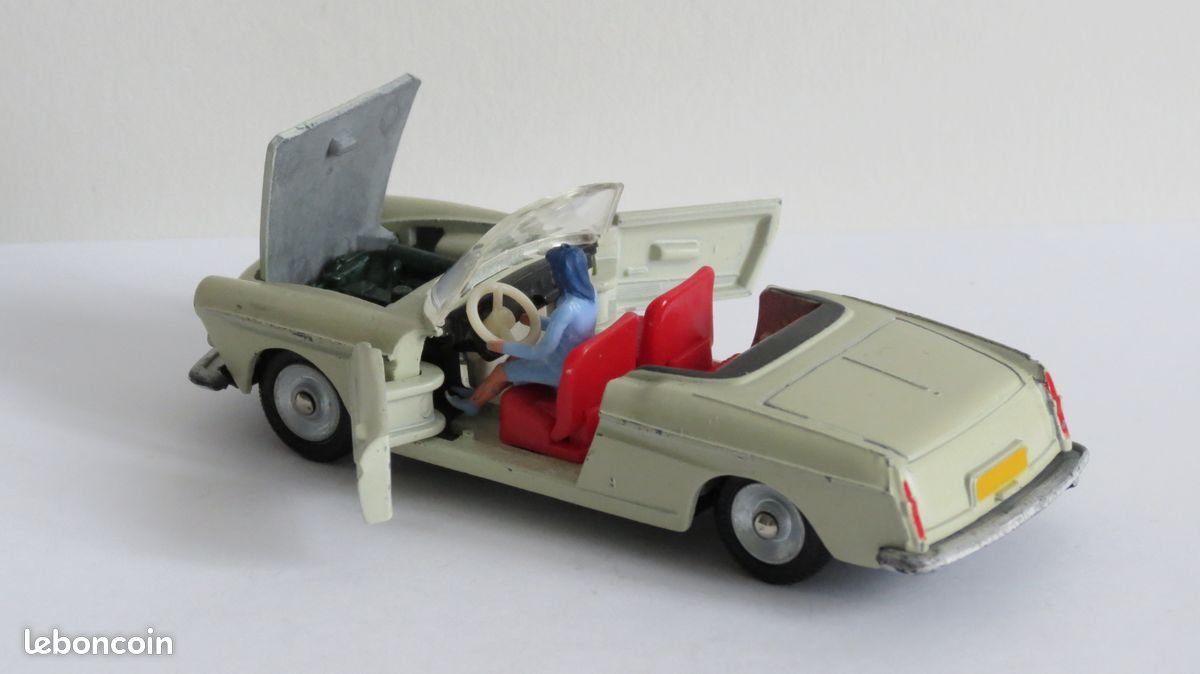 Dinky Toys Peugeot 404 1/43ème – Modèle 1965, Réf. 536, état Correct, France