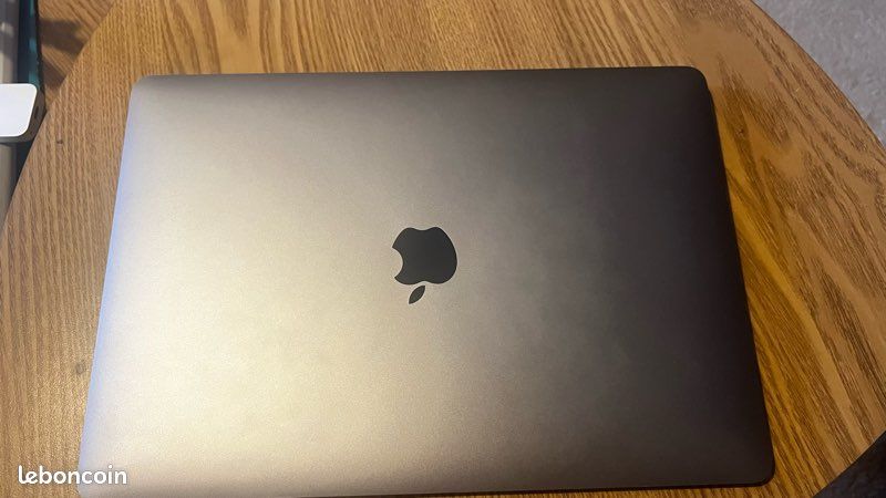 MacBook Air m1 (image 1)