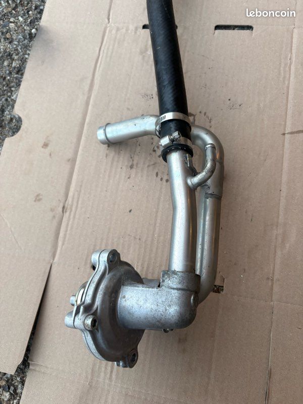 Pompe à eau Tmax 560 2022-2024 (image 1)