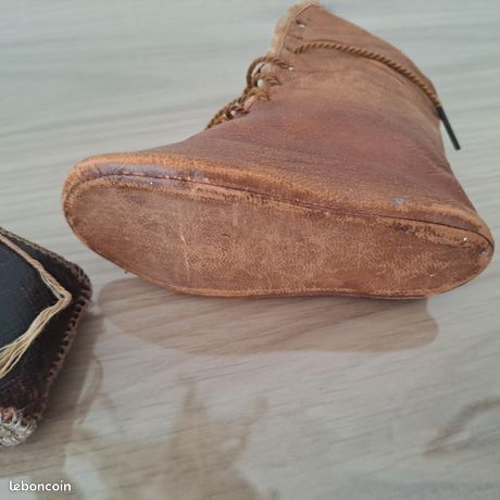 POUPEE BARBIE / PAIRE DE CHAUSSURES : BOTTES, ESCARPINS ....... (1237