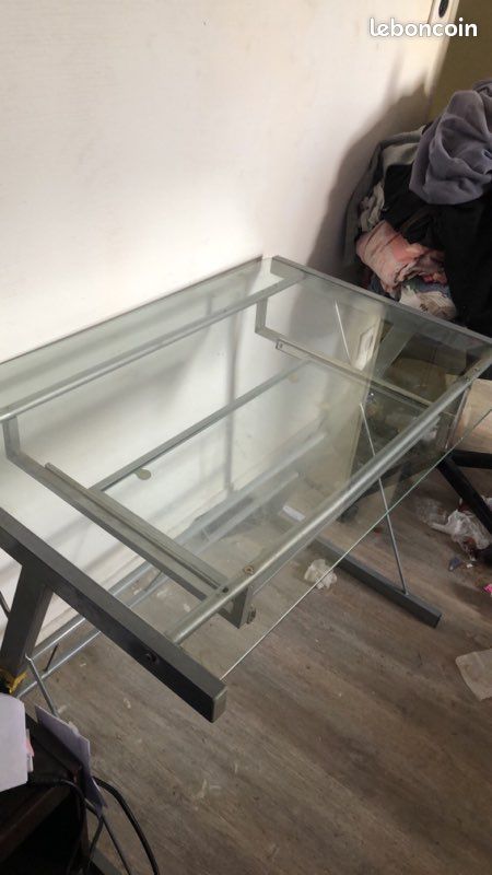 Bureau en verre (image 1)