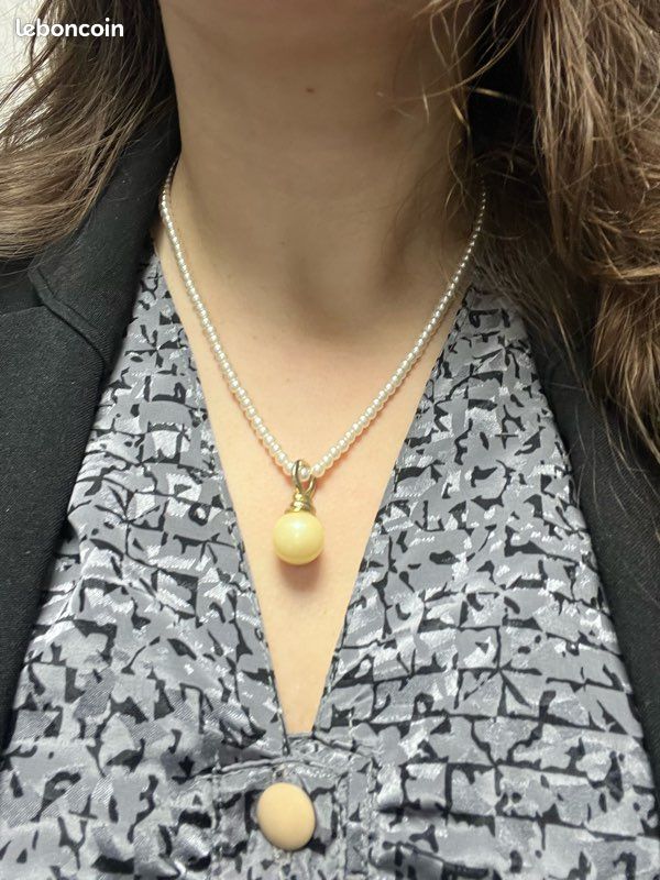 Collier Vintage Avon – Perle Dorée – Pendentif Paris France – Bijou Ancien