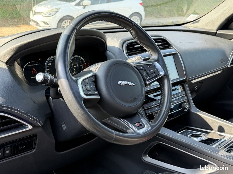 Jaguar F-PACE V6 3.0D 300CH S 4X4 BVA8 (image 17)