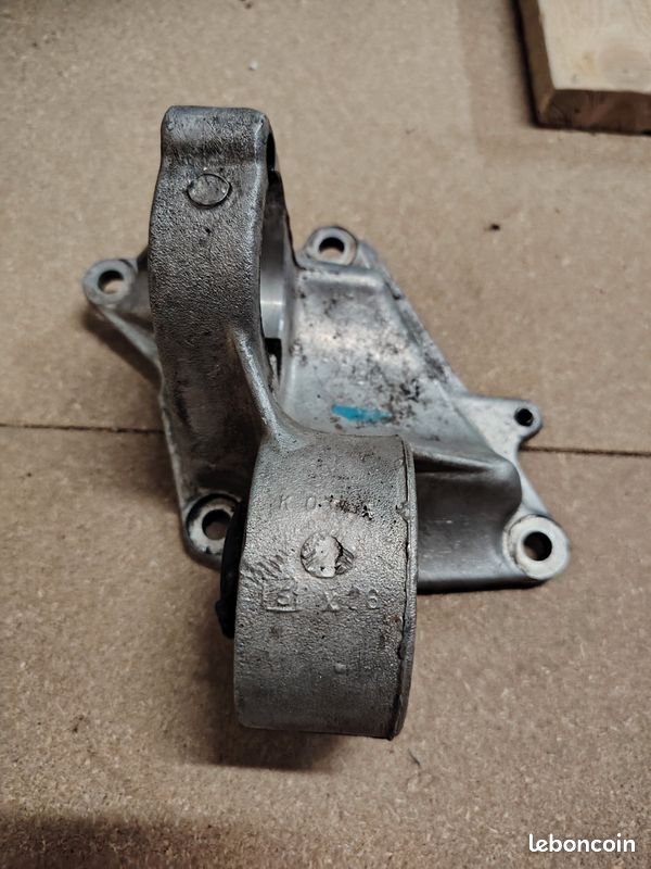 Support moteur 205 GTI (image 2)