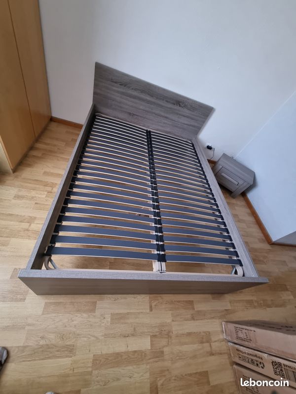 Lit 140 x 200 + sommier & Table de chevet (image 1)