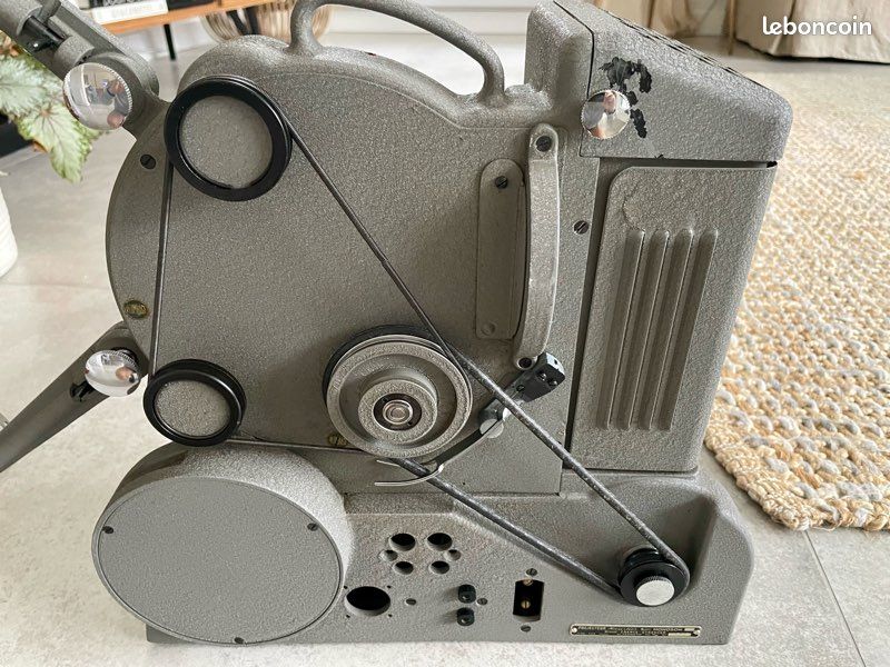 PROJECTEUR DE CINEMA Marque HEURTIER Modele SUPERSON Pour Films 8 16 9