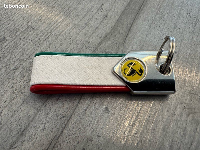 Porte-Clés Voiture Abarth 595 2016- - Boucle Anti-Perte Dorée, Cadeau Pour Propriétaire Abarth
