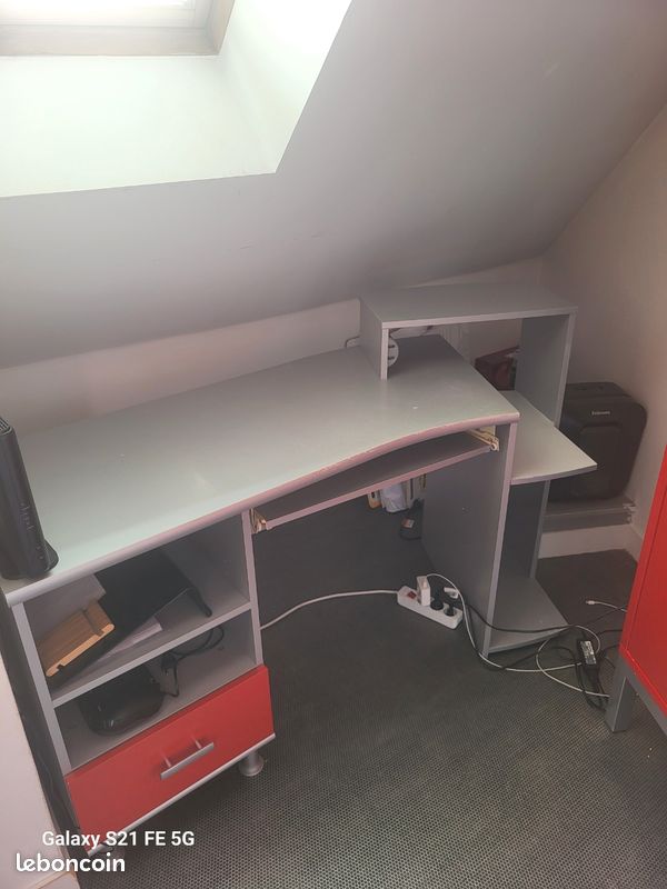 Bureau (image 1)