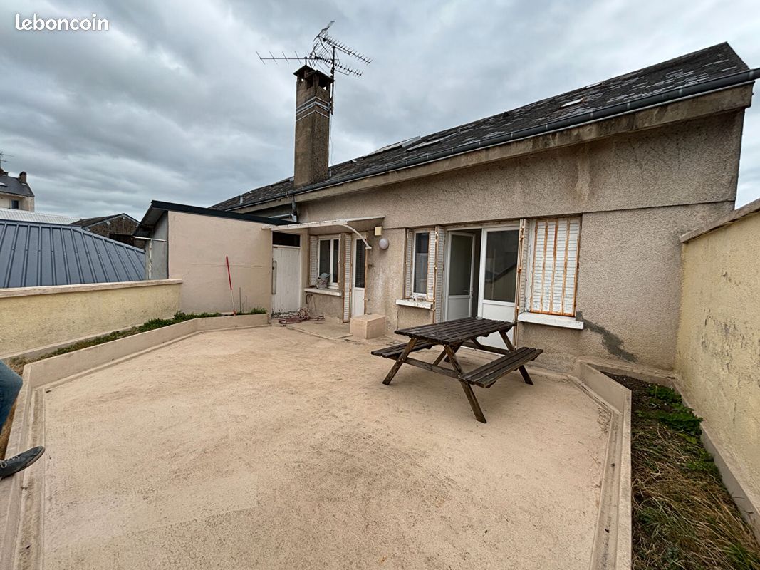 Local commercial 7 pièces 193 m² · à Châteauroux · 193 m² · 339 000 €