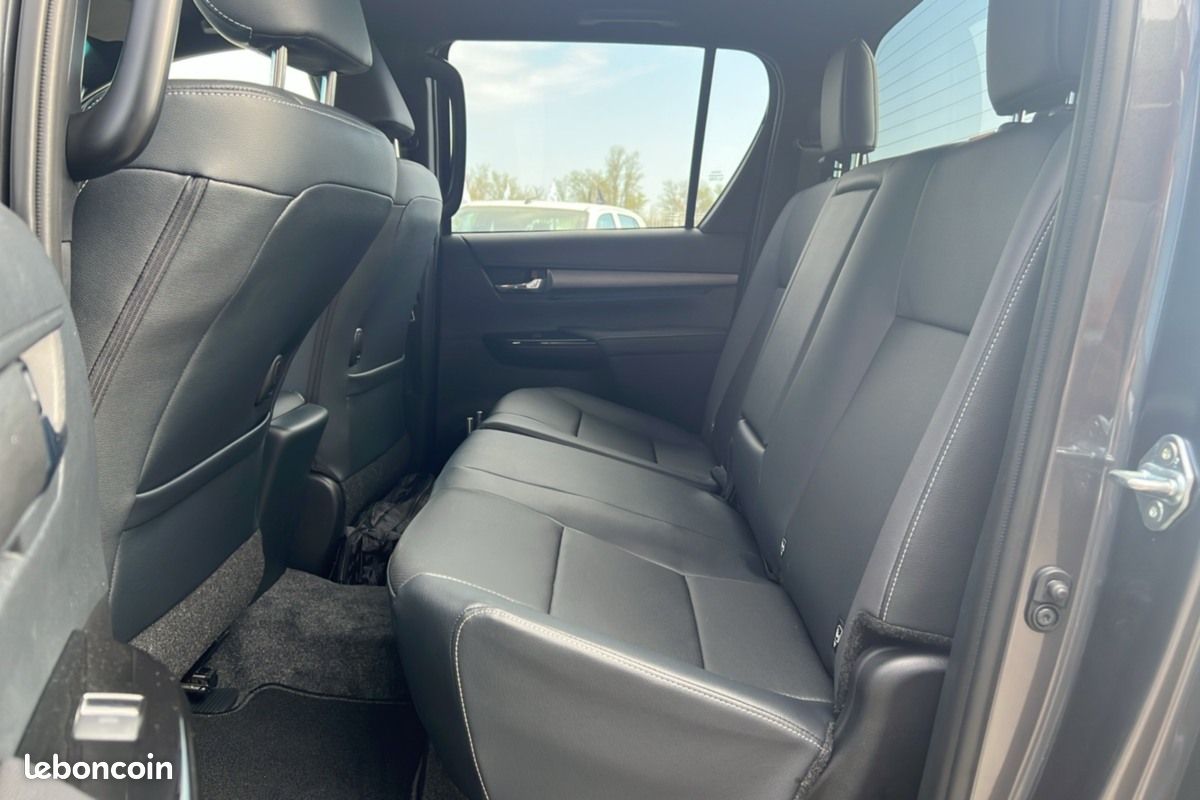 Toyota Hilux 2.8 204 BVA INVINCIBLE 4PL (image 7)