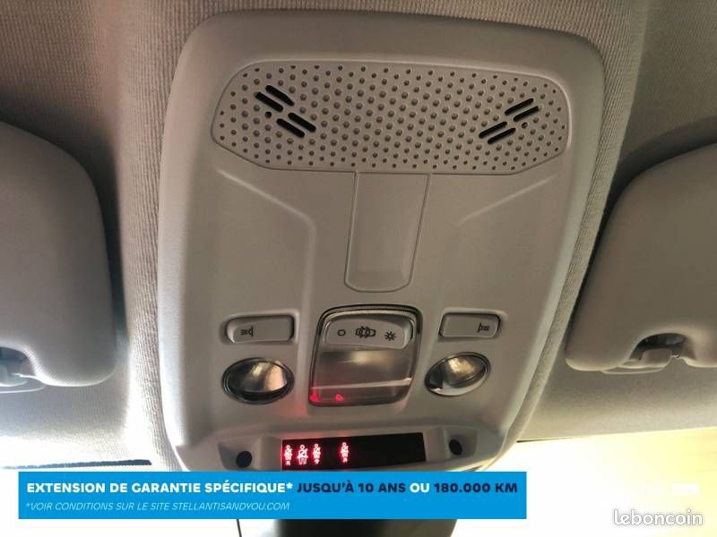 Peugeot 208 PureTech 100 S&S EAT8 Style (image 22)