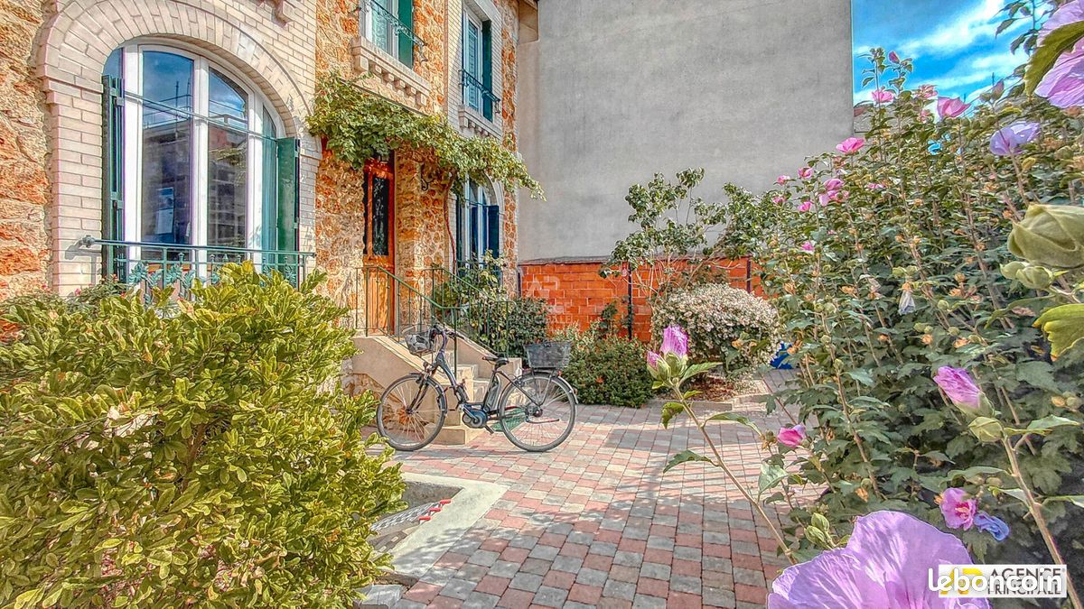 Maison 8 pièces 180 m² · à Versailles · 180 m² · 1 185 000 €