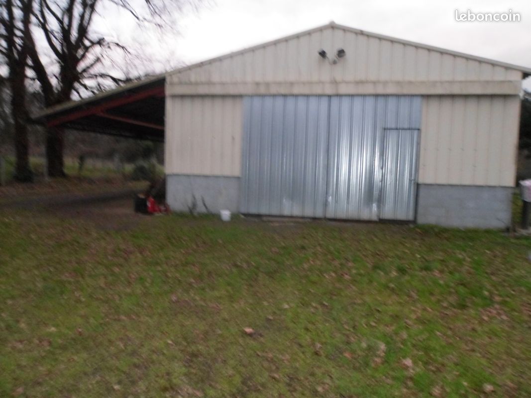 Local a louer · à Saint-Mariens · 900 €/mois