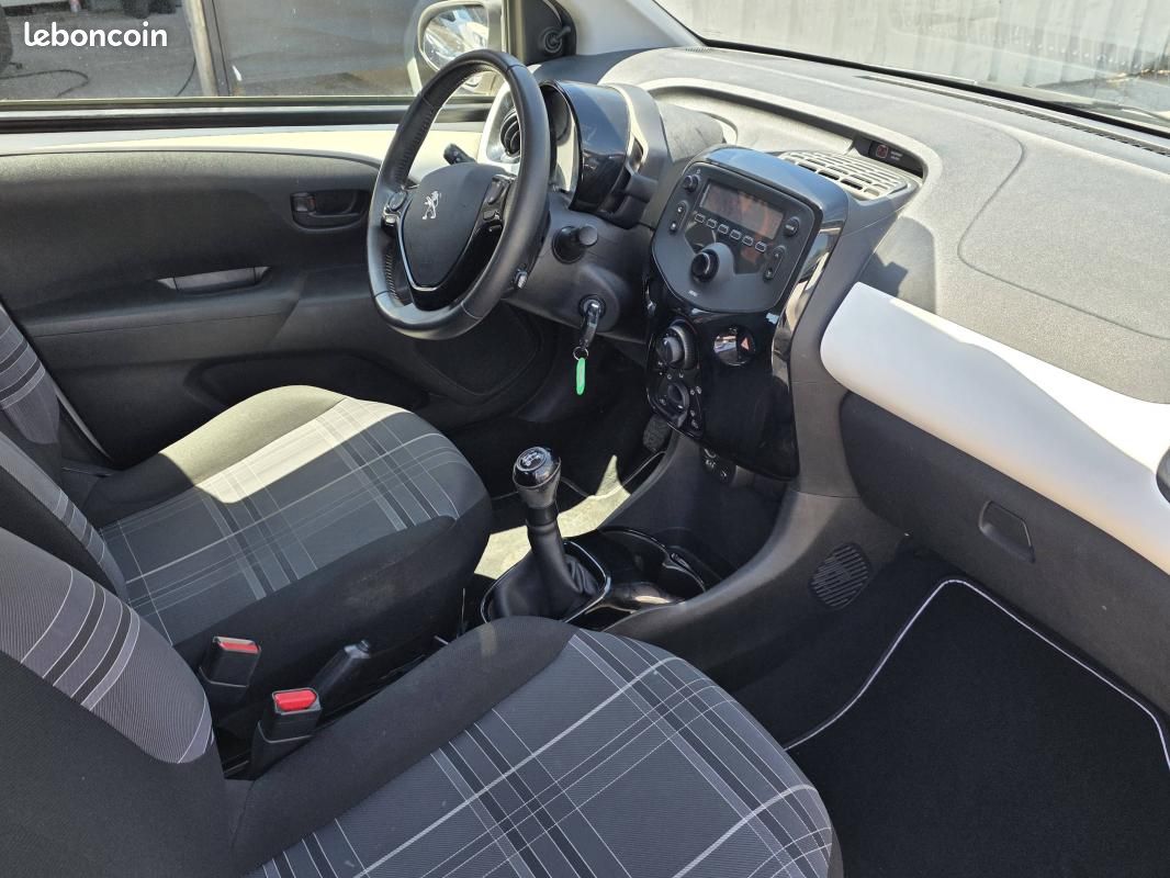 Peugeot 108 1.2 PureTech Style 5p (image 5)