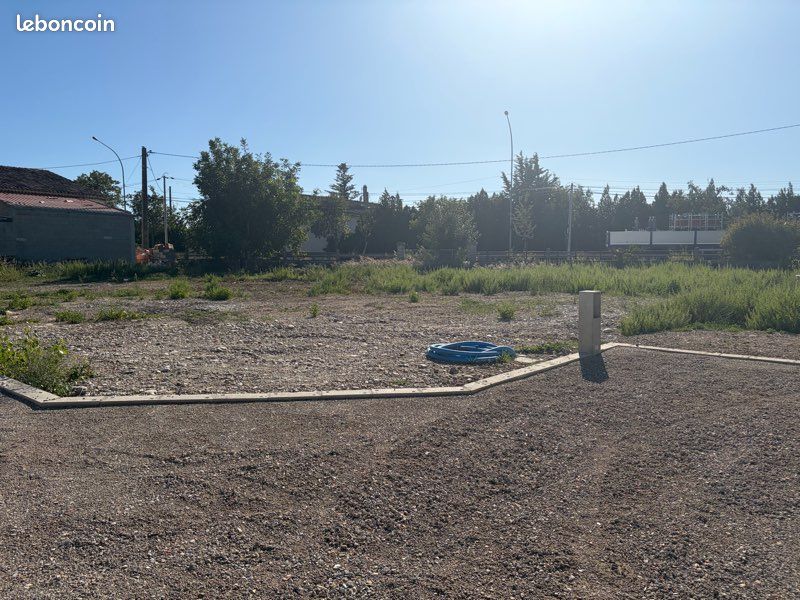 Terrains à bâtir à Senas · à Sénas · 180 000 €