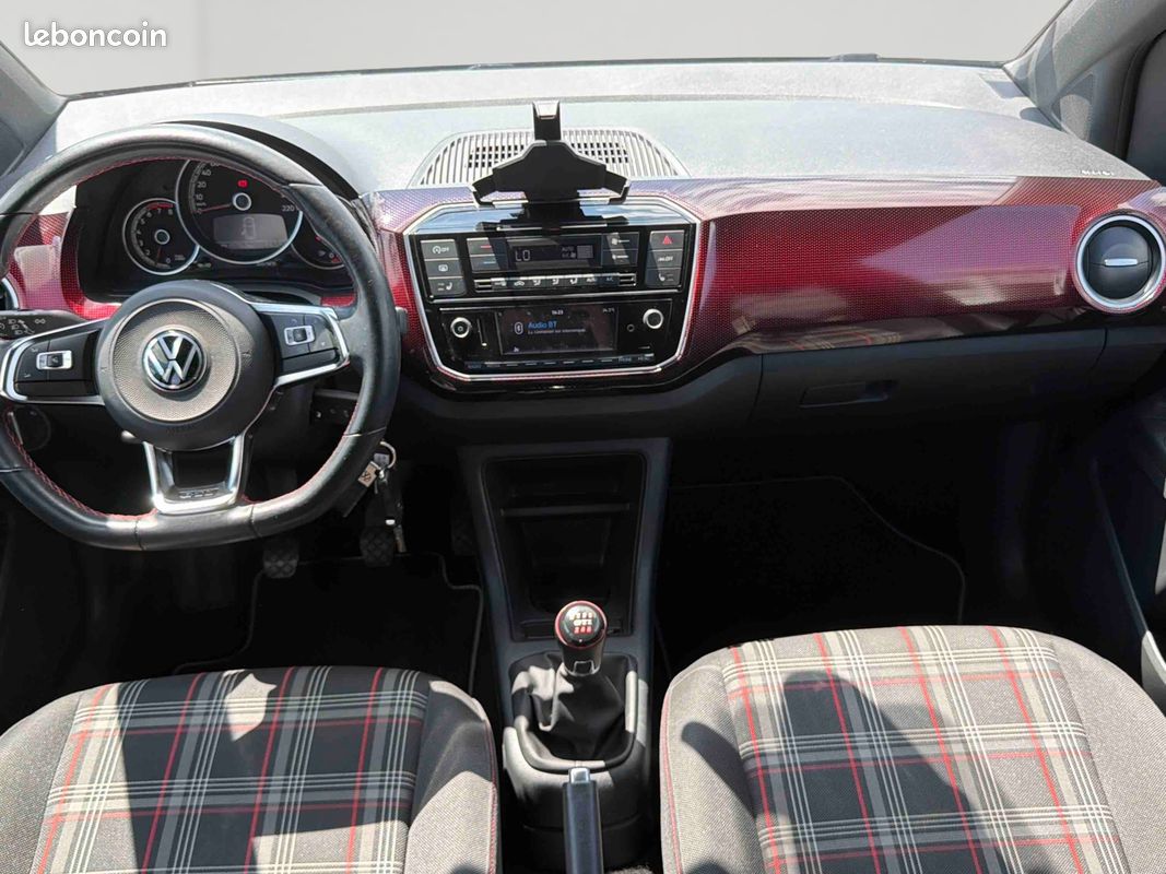VOLKSWAGEN Up 1.0 115 BVM6 GTI (image 9)