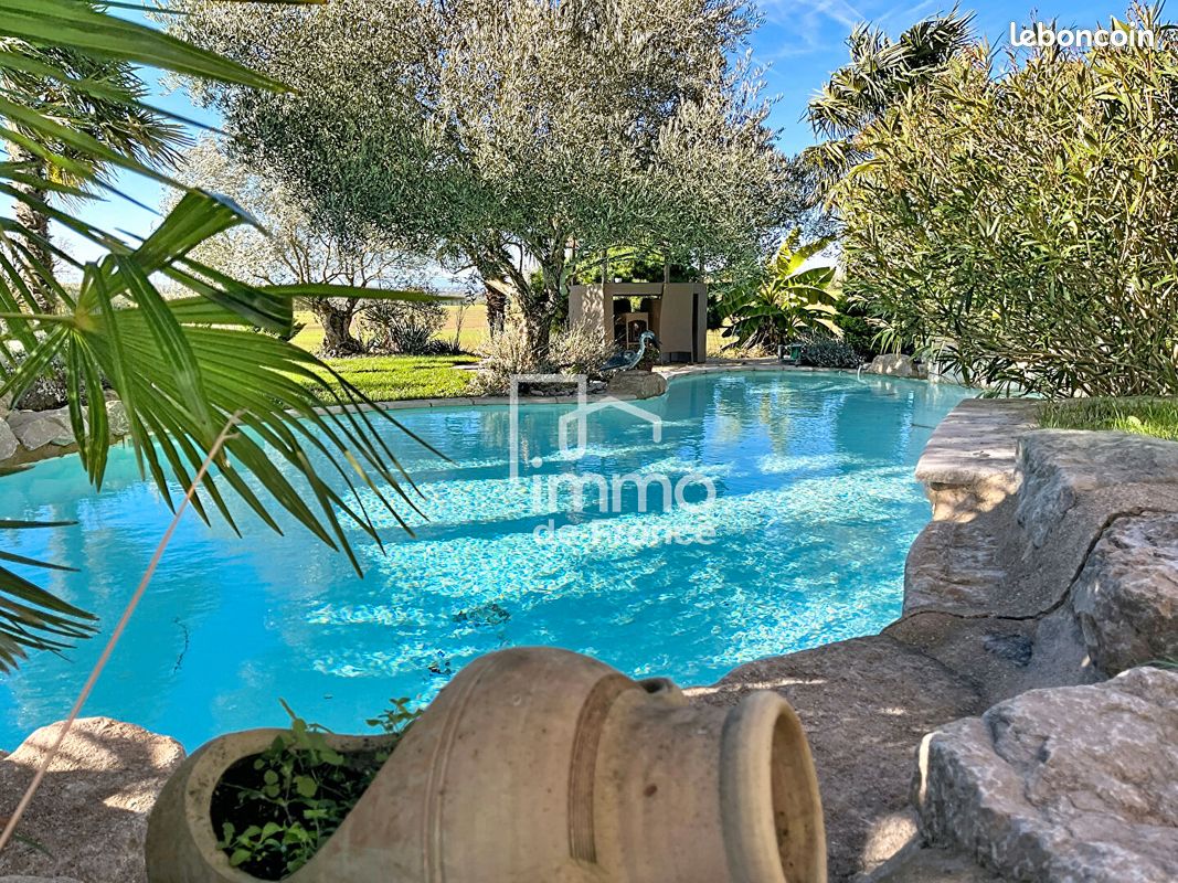 Maison 11 pièces 367 m² · à Revonnas · 367 m² · 775 000 €