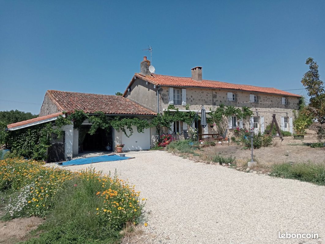 Maison 11 pièces 196 m² · à Parthenay · 196 m² · 313 950 €