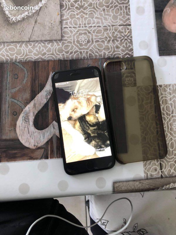 IPhone 7 noir et iPhone 6s rose (image 2)