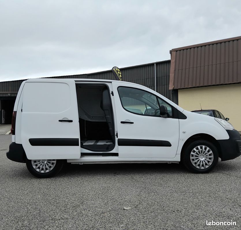 ✴️A SAISIR✴️ PEUGEOTPARTNER 1.6 HDI 100 CH 1ere MAIN TVA RÉCUPÉRABLE propre intérieure PROPRE INTÉRIEUR COMME EXTÉRIEUR 🔸️DISTRIBUTION NEUVE 🔸️ (image 3)
