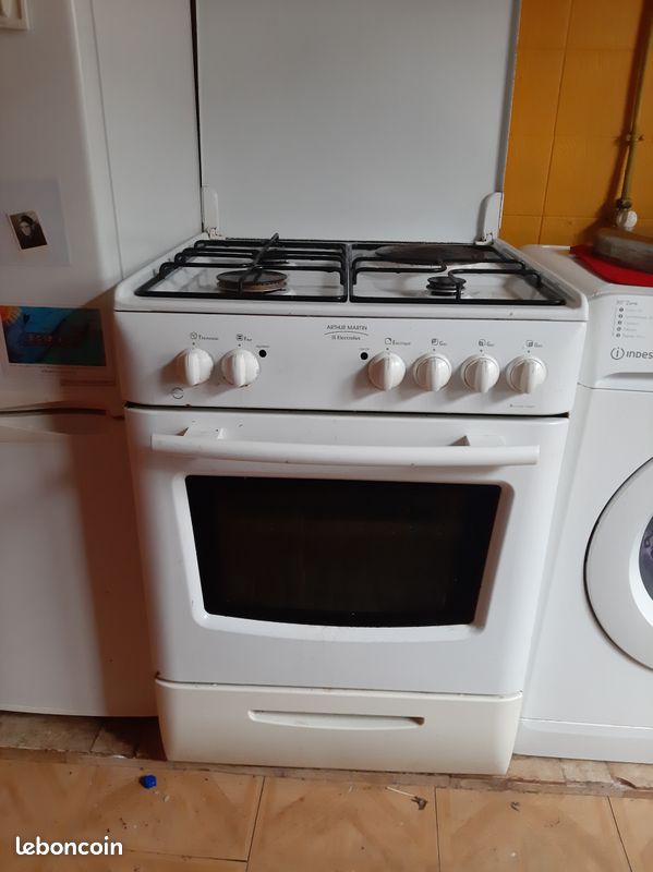 Cuisinière à réparer ou pour piece (image 2)